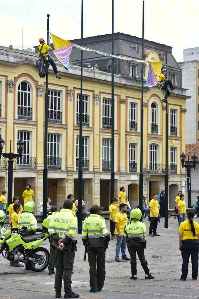 "¡Colombia sin asbesto ya!": El reclamo que le hicieron activistas a los senadores
