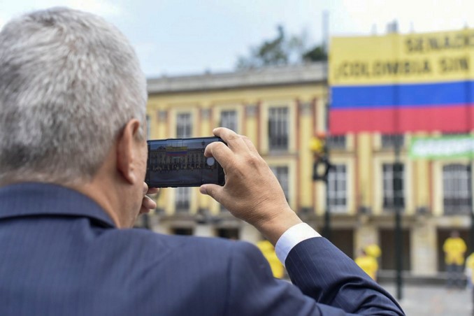 "¡Colombia sin asbesto ya!": El reclamo que le hicieron activistas a los senadores