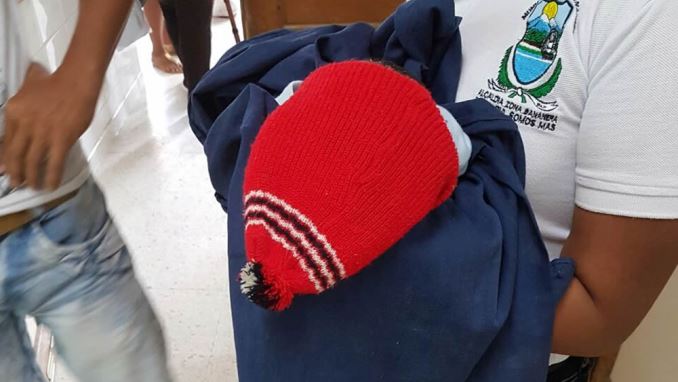 Trabajadores de una finca en Zona Bananera encontraron a un bebé abandonado y envuelto con una bolsa plástica