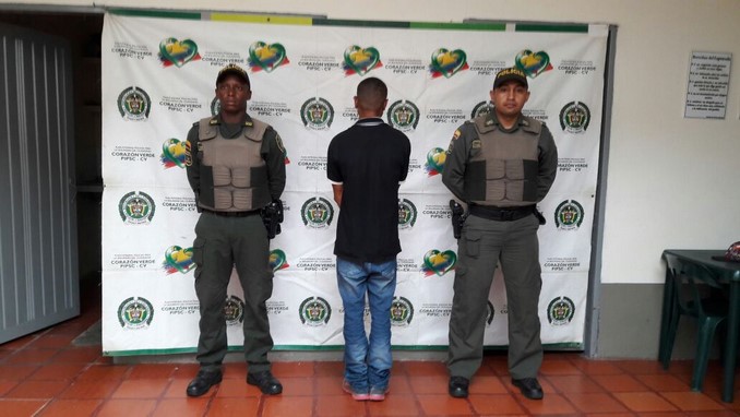 Lo capturaron cuando golpeaba a su propia madre en el rostro