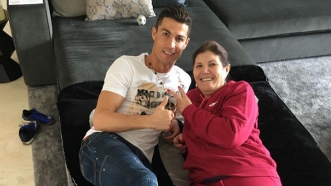 Cristiano Ronaldo y su madre Dolores Aveiro/ Tomada de Instagram: @doloresaveiroofficial
