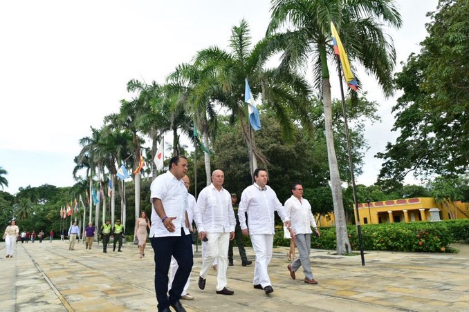 Defensor del Pueblo fue declarado huésped ilustre y recibió las llaves de Santa Marta