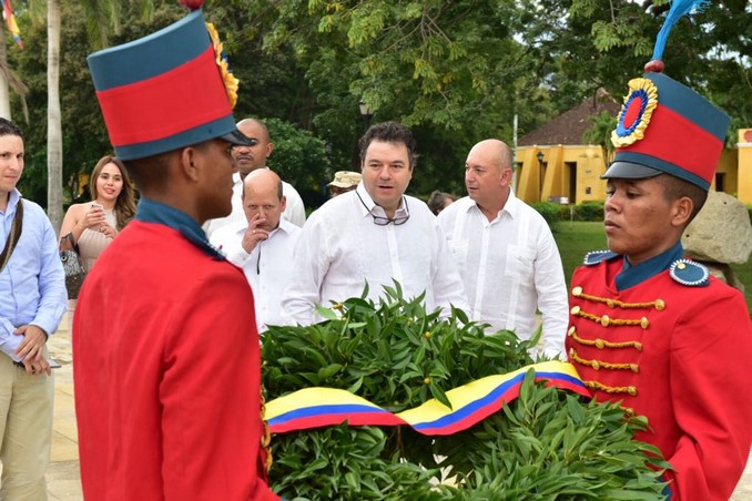 Defensor del Pueblo fue declarado huésped ilustre y recibió las llaves de Santa Marta