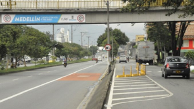 Inicia la instalación de demarcaciones reflectivas en carriles preferenciales para buses