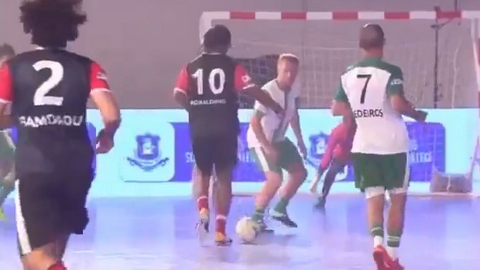 VIDEO: ¡Ronaldinho está feliz! Los nuevos lujos que metió en futsal