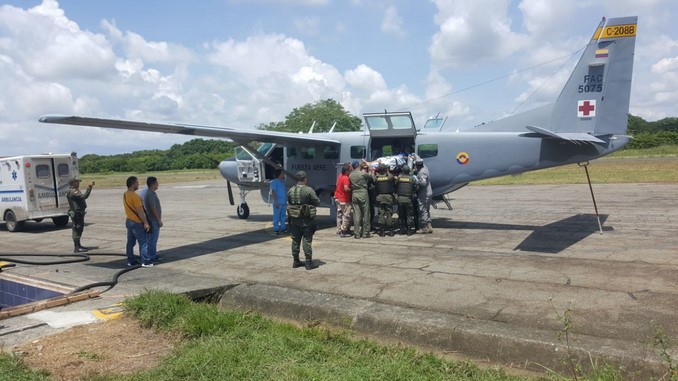 Evacúan desde Caucasia a policía herido con arma de fuego