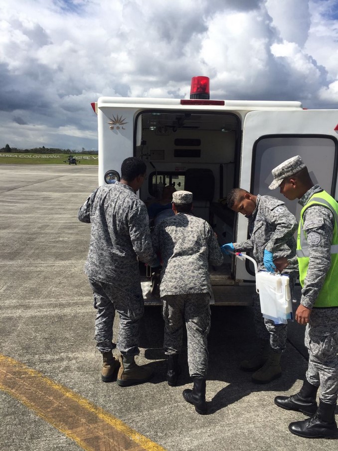 Evacúan desde Caucasia a policía herido con arma de fuego