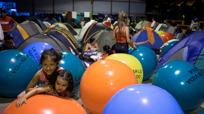 feligreses esperan al papa Francisco en Villavicencio