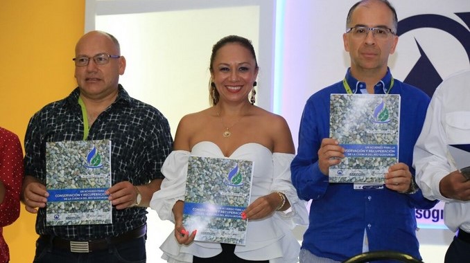 Gremio minero y autoridades ambientales en el Meta firmaron acuerdo para recuperar cuenca del río Guayuriba