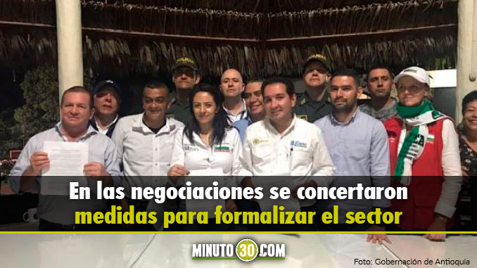 Gobierno y Gobernación de Antioquia firmaron acuerdo con la mesa minera para poner fin al paro