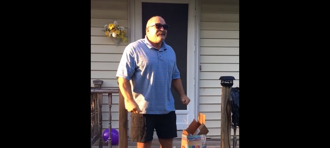 VIDEO: Reacción de un daltónico que ve los colores por primera vez