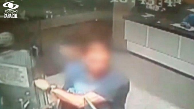 Temor en Bogotá por hombre que al parecer persigue niños y mediante engaños intenta entrar a sus casas