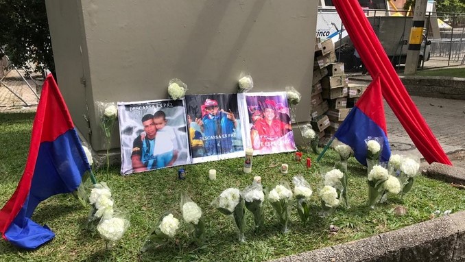 Hinchas del Medellín homenajearon a sus "compañeros" fallecidos 1