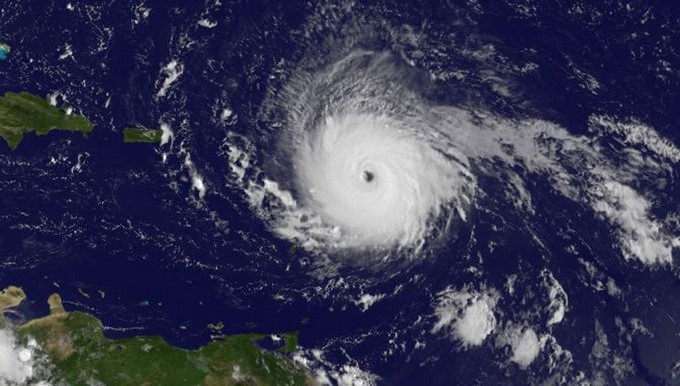 Fotografía cedida por la NASA, del huracán Irma capturado por el satélite GOES Est de la Administración Nacional Oceánica y Atmosférica (NOAA), a su paso por el Océano Atlantico rumbo a las antillas menores del Caribe. EFE/NASA