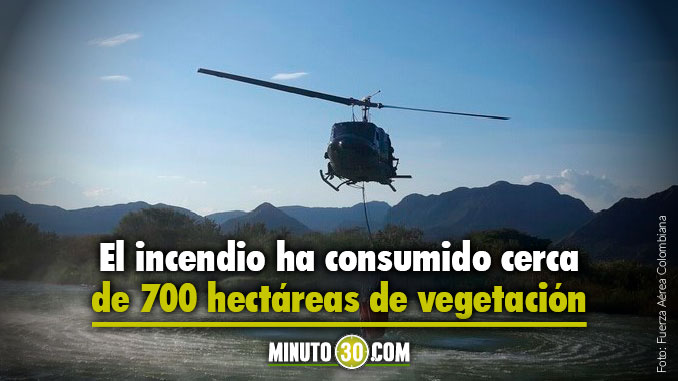 Helicópteros de la Fuerza Aérea atienden voraz incendio forestal en Aipe, Huila