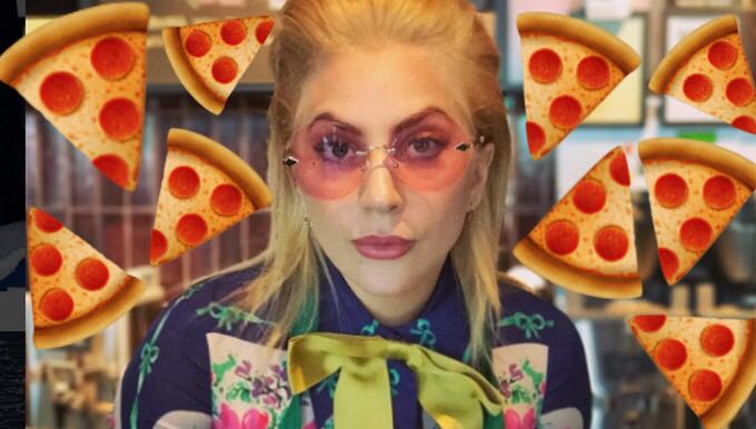 Lady Gaga regala pizza a todos sus fans