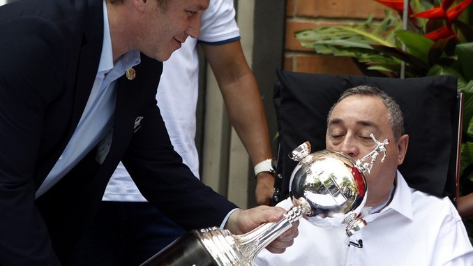 VIDEO: ¡Con la Libertadores!, homenajearon a Luis Fernando Montoya 4 luis fernando montoya 2