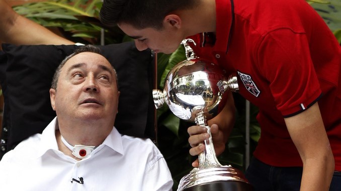 VIDEO: ¡Con la Libertadores!, homenajearon a Luis Fernando Montoya 5 luis fernando montoya 3