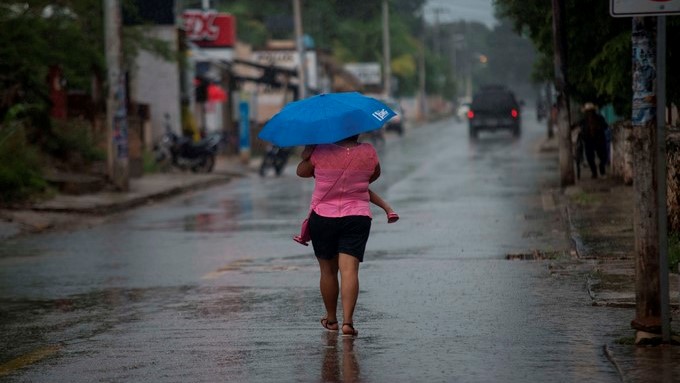 México anunció hoy medidas preventivas para enfrentar la llegada del huracán Katia, que impactará en las costas del país la noche del viernes y podría poner en riesgo a varios estados que se encuentran en una situación vulnerable tras el paso de la tormenta Franklin. EFE/Archivo