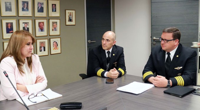 La ministra Griselda Janeth Restrepo Gallego se reunió con los directivos de ACDAC, y mañana lo hará con los directivos de Avianca