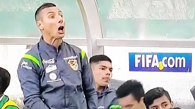 FOTO: Pablo Escobar mandó a los chilenos a “llorar a la FIFA” con gesto obsceno