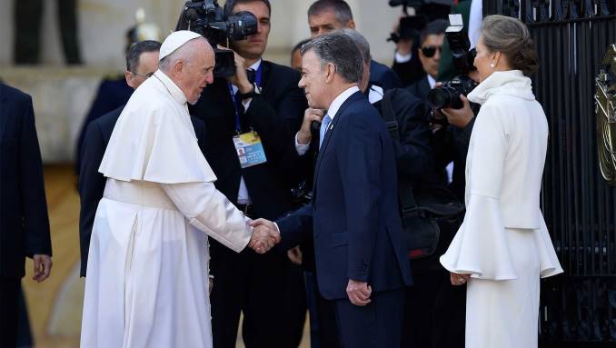 Veinte minutos duró la reunión privada del papa Francisco con el presidente Santos