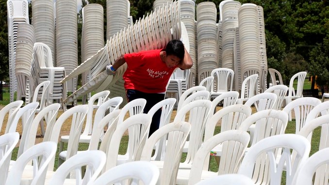 Ultiman detalles en el Parque Simón Bolívar donde el papa oficiará la primera misa