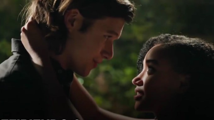 EN VIDEO: ¿Sabes a qué huelen los hombres… más atractivos?