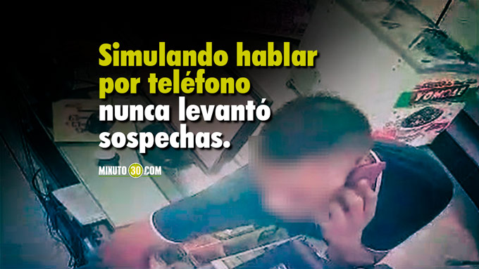 simulando-hablar-por-telefono-nunca-levanto-sospechas-680