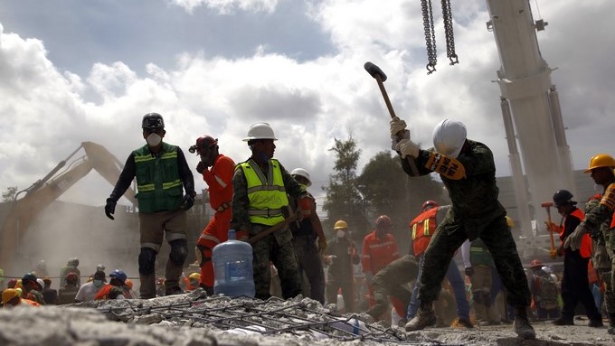 Rescatistas mexicanos/ EFE