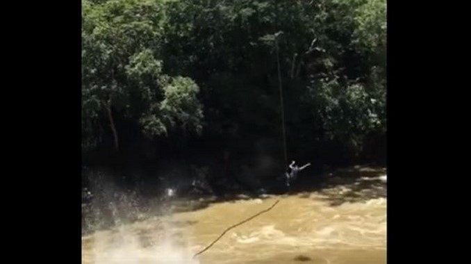 turista-bungee-jumping _san_gil