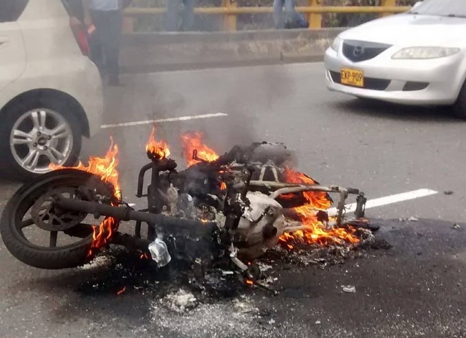 moto_incinerada_udea
