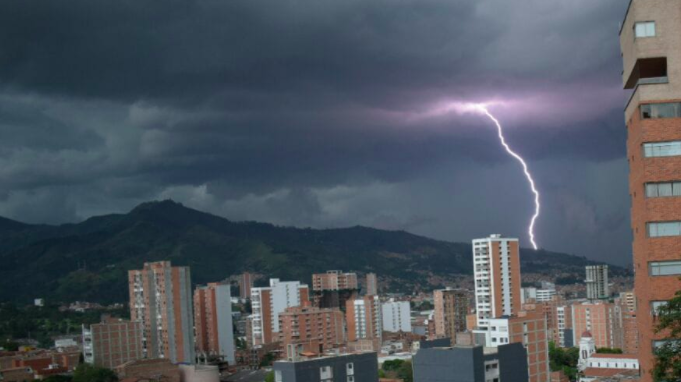 cielo con lluvias despues en Medellin