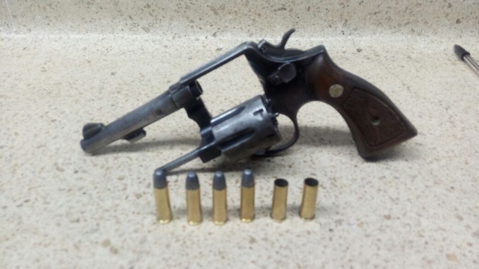En Conquistadores lo cogieron con un revólver en su poder 1 Arma_de_fuego_Revolver_porte_ilegal