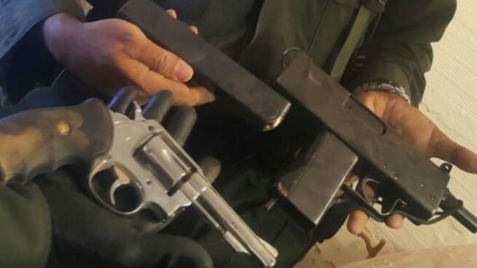 FOTOS: Con un revólver y una subametralladora detuvieron a un menor en la Comuna 7, Robledo 1 Armas_de_Fuego_Incautadas_1