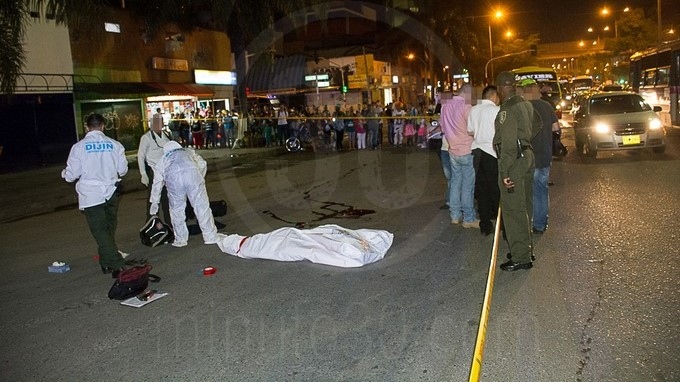 VIDEO Y FOTOS: Con arma blanca lo asesinaron por el barrio Colón 2 Cad%C3%A1ver zona Centro de Medell%C3%ADn 11