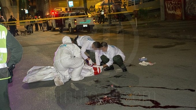 VIDEO Y FOTOS: Con arma blanca lo asesinaron por el barrio Colón 5 Cad%C3%A1ver zona Centro de Medell%C3%ADn 41