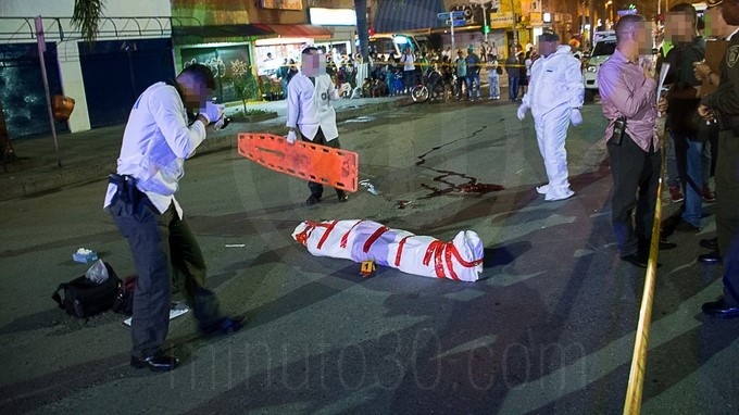 VIDEO Y FOTOS: Con arma blanca lo asesinaron por el barrio Colón 7 Cad%C3%A1ver zona Centro de Medell%C3%ADn 61
