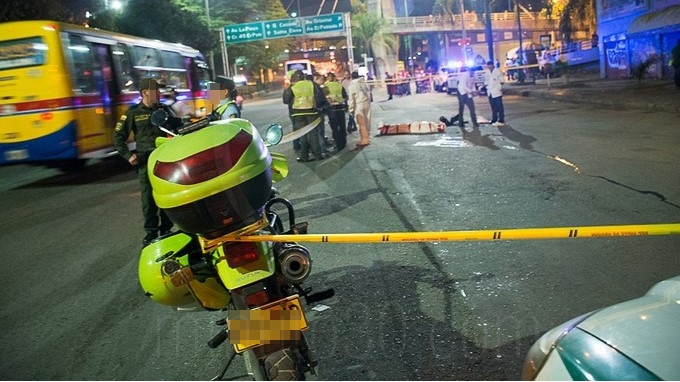 VIDEO Y FOTOS: Con arma blanca lo asesinaron por el barrio Colón 8 Cad%C3%A1ver zona Centro de Medell%C3%ADn 71