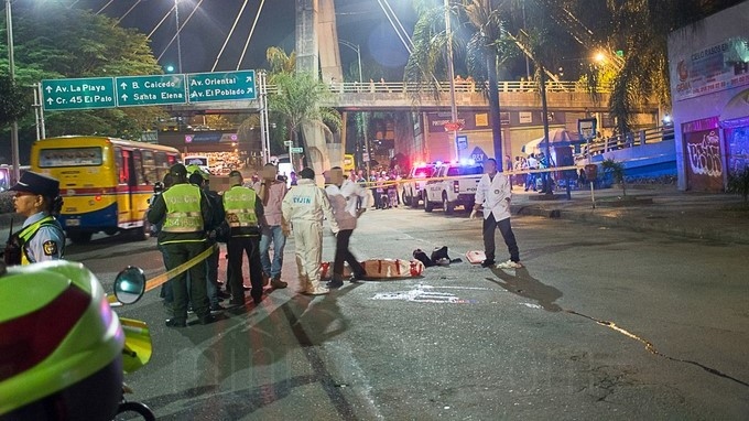 VIDEO Y FOTOS: Con arma blanca lo asesinaron por el barrio Colón 9 Cad%C3%A1ver zona Centro de Medell%C3%ADn 81
