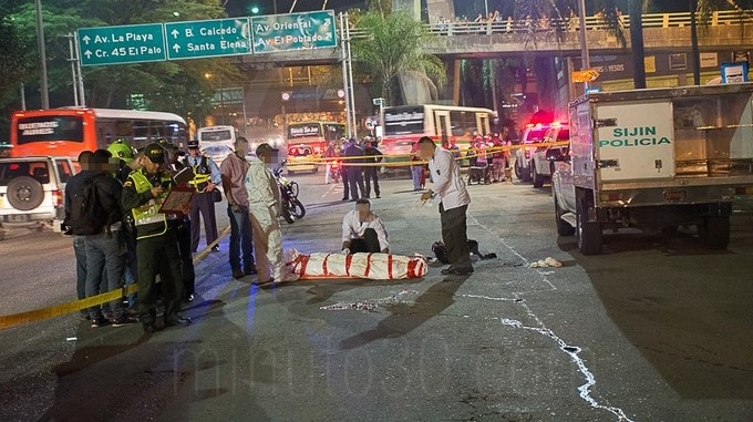 VIDEO Y FOTOS: Con arma blanca lo asesinaron por el barrio Colón 10 Cad%C3%A1ver zona Centro de Medell%C3%ADn 91