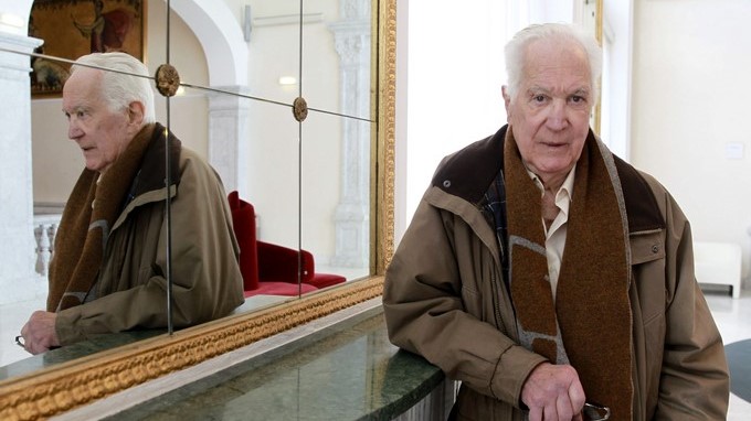 El actor Federico Luppi posan antes de la presentación de la obra "El reportaje", en el marco de la Feria de Teatro de San Sebastián (España). EFE/Archivo