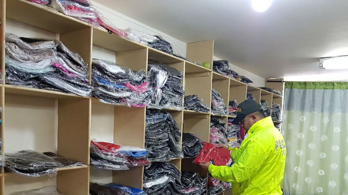 FOTOS: En operativos en 'El Hueco' y en Los Colores incautaron contrabando avaluado en más de $530 millones 4 Incautacion_Contrabando_Medellin_Polfa_1