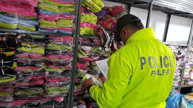 FOTOS: En operativos en 'El Hueco' y en Los Colores incautaron contrabando avaluado en más de $530 millones 3 Incautacion_Contrabando_Medellin_Polfa_3