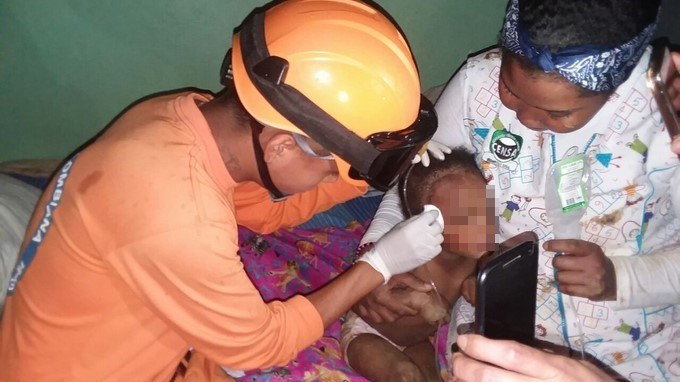 Niña herida casa por fuertes lluvias