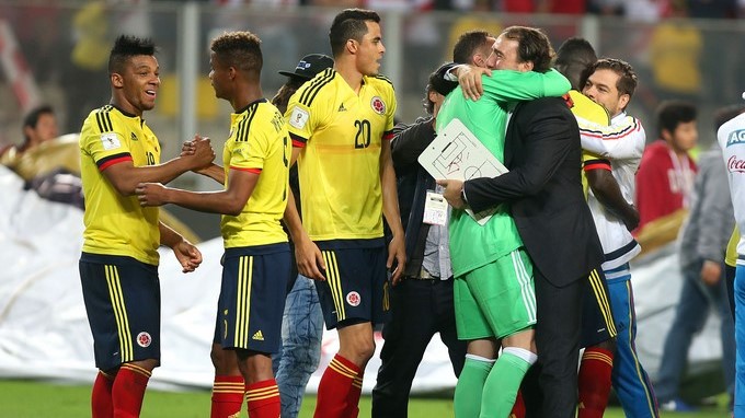 En vídeo. ¿Acaso Colombia y Perú "firmaron empate"? Falcao dialogó con algunos jugadores peruanos en los minutos finales 1 Partido Argentina 3