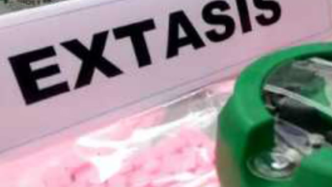 Colombiano pretendía enviar por correo pastillas de éxtasis de España a Chile