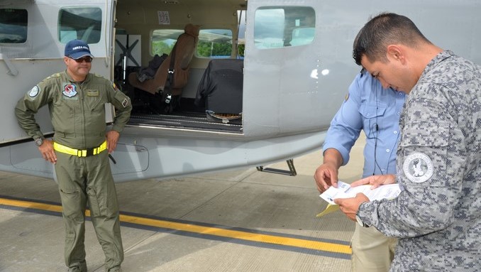 Fuerza Aérea traslado a un águila arpía herida con arma de fuego