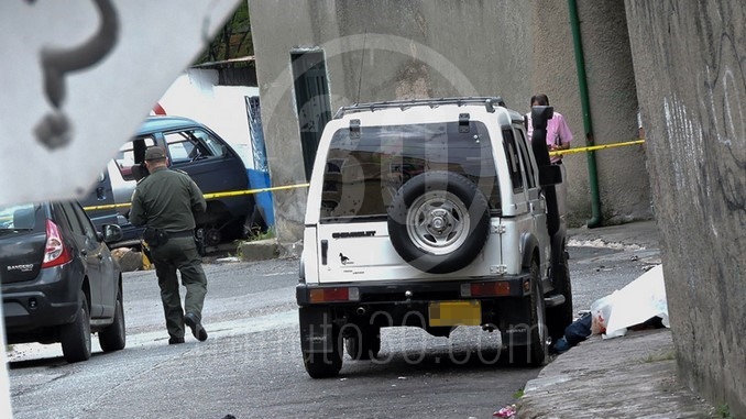 FOTOS Y VIDEO: Sin mediar palabra, lo asesinaron con arma de fuego en Robledo 2 asesinado altamira robledo hombre 1