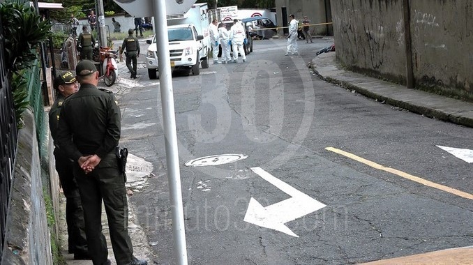 FOTOS Y VIDEO: Sin mediar palabra, lo asesinaron con arma de fuego en Robledo 5 asesinado altamira robledo hombre 5